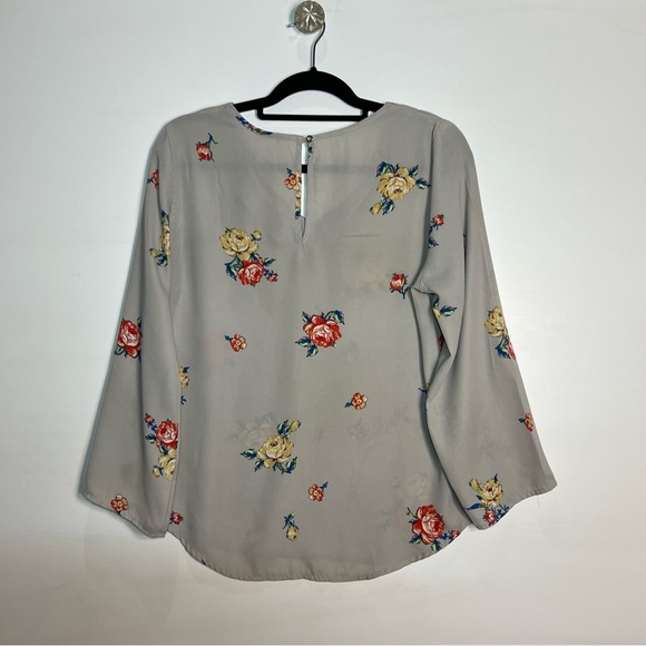 Lily White Floral Blouse in Gray - Picture 4 of 15
